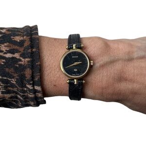 Vintage Gucci Black Enamel Stack Watch Quartz Swiss Made w/Leather Gucci Band